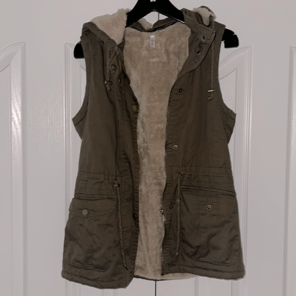Sleeveless Jacket 🧥